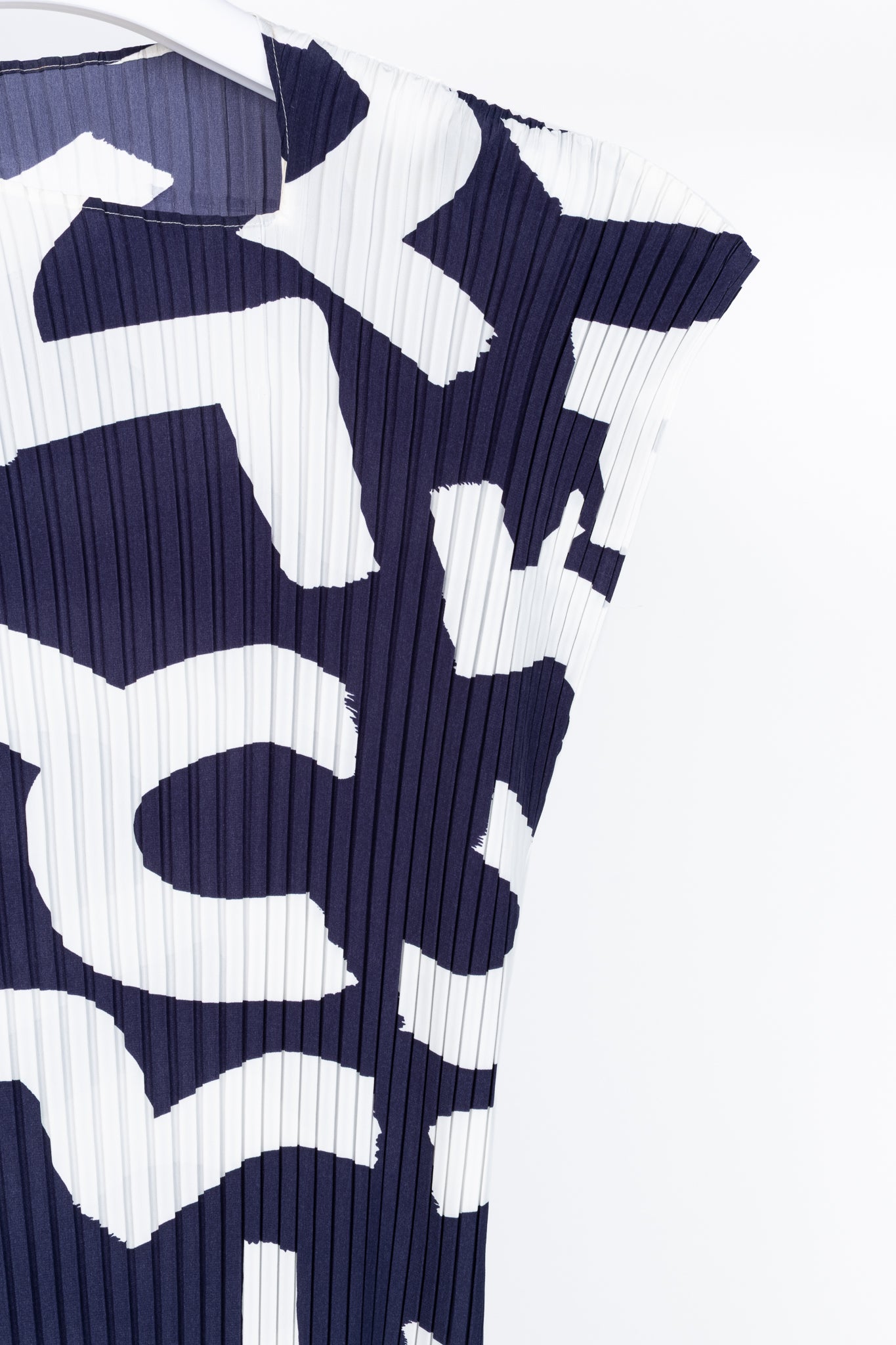 Issey Miyake AW/20 Navy & White Accordion Pleated Geometric-Print Maxi Dress