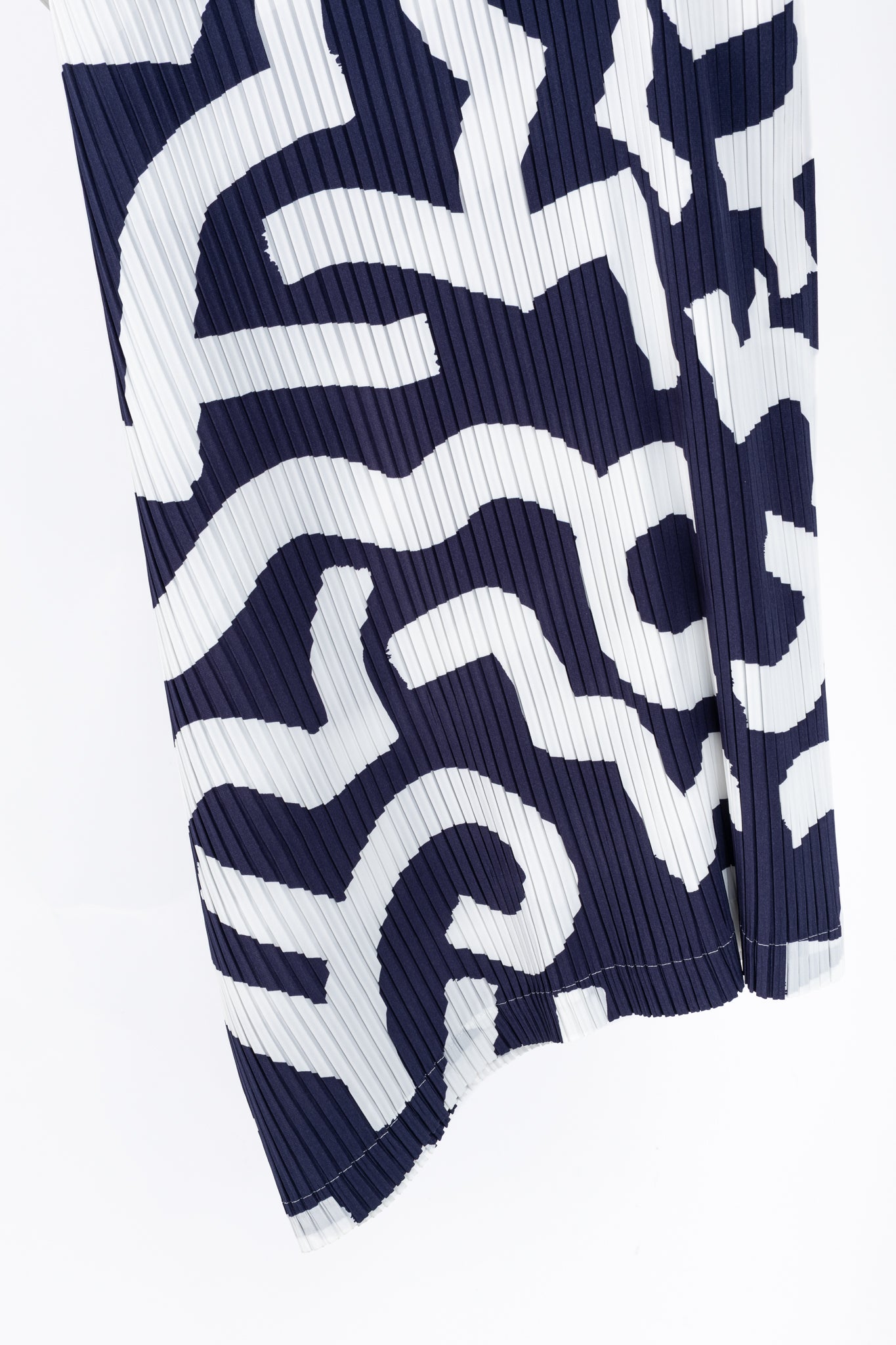 Issey Miyake AW/20 Navy & White Accordion Pleated Geometric-Print Maxi Dress