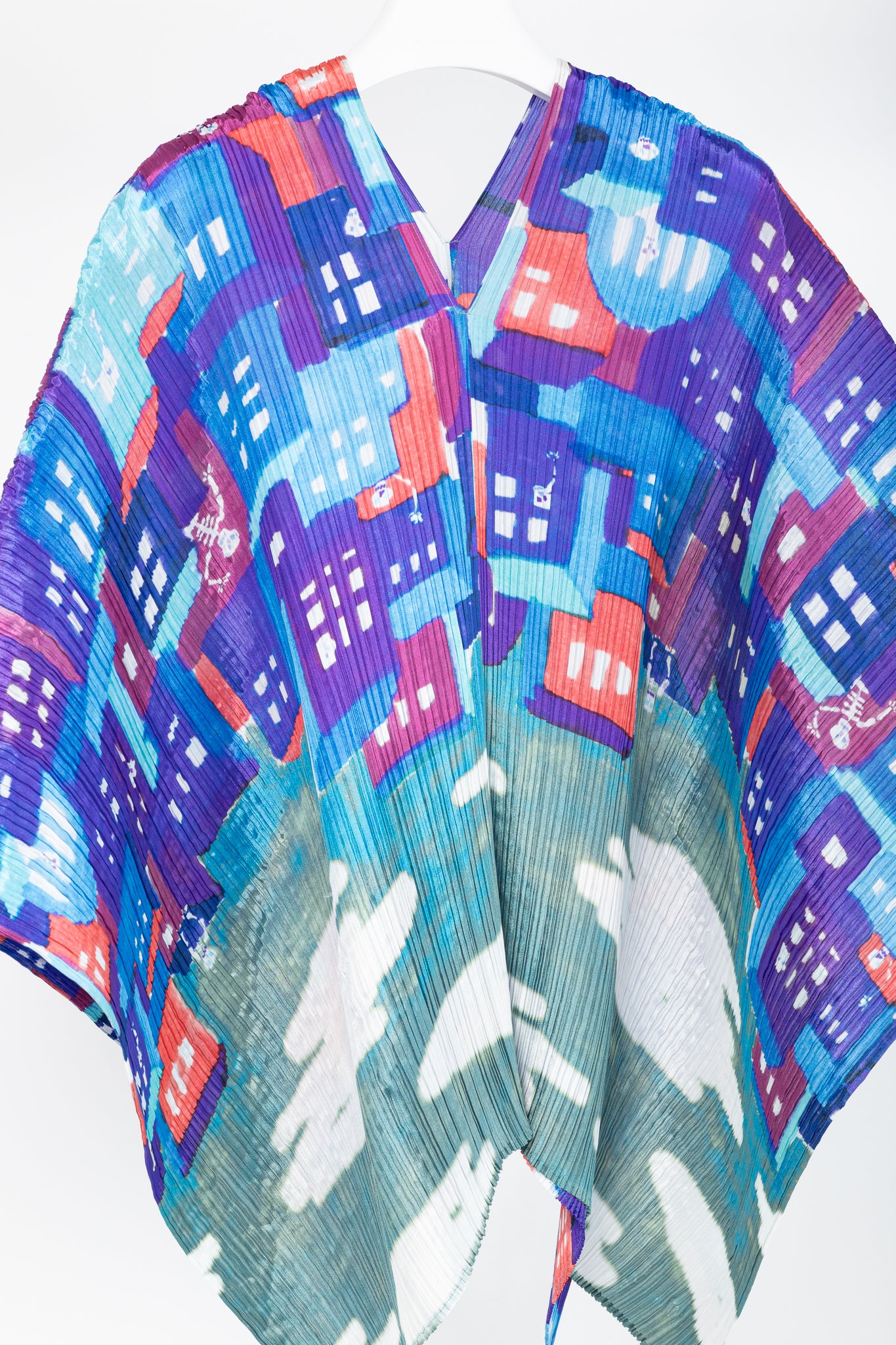 Pleats Please Issey Miyake Blue Streetscape-Print Shawl