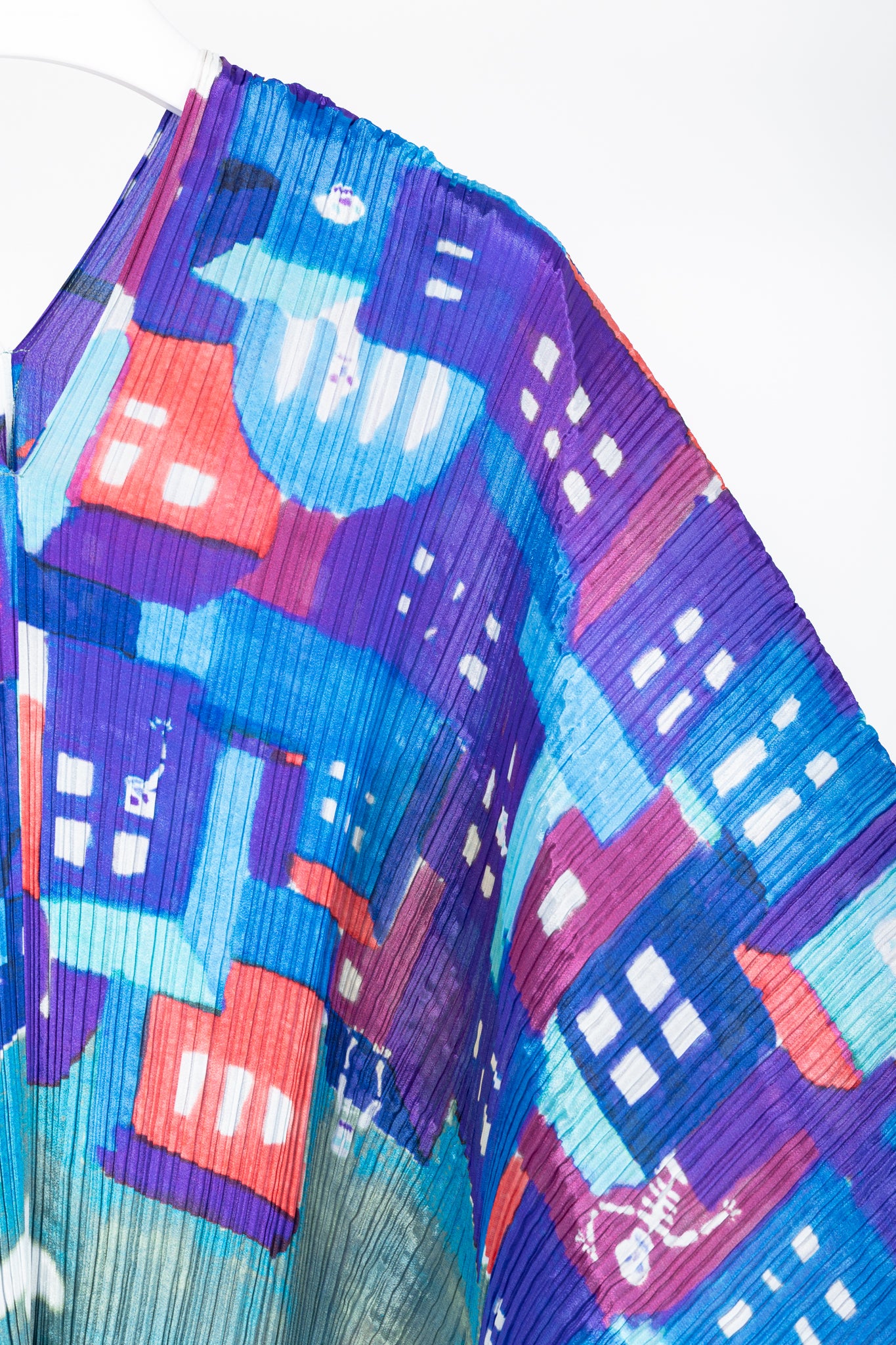 Pleats Please Issey Miyake Blue Streetscape-Print Shawl