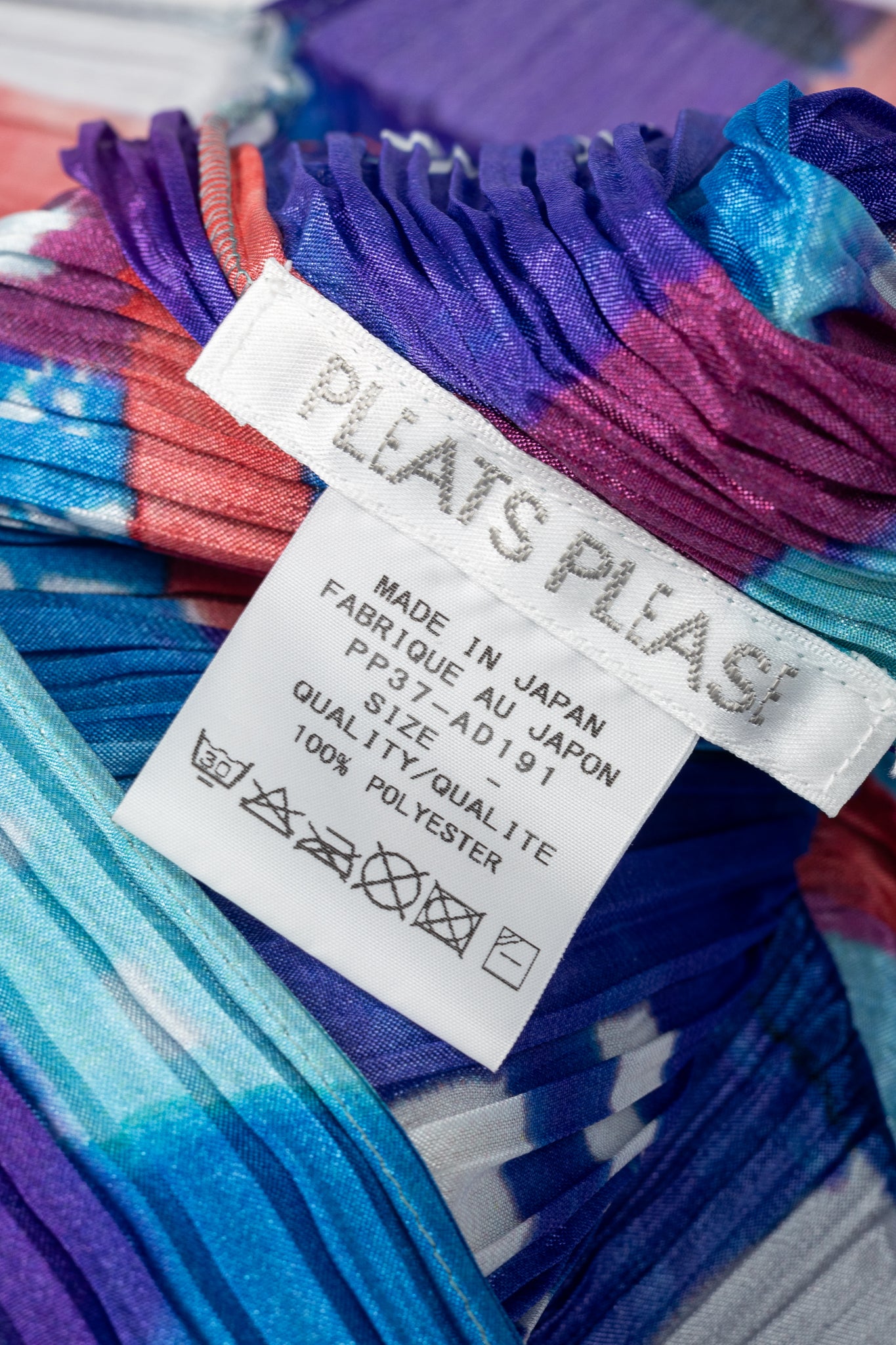 Pleats Please Issey Miyake Blue Streetscape-Print Shawl