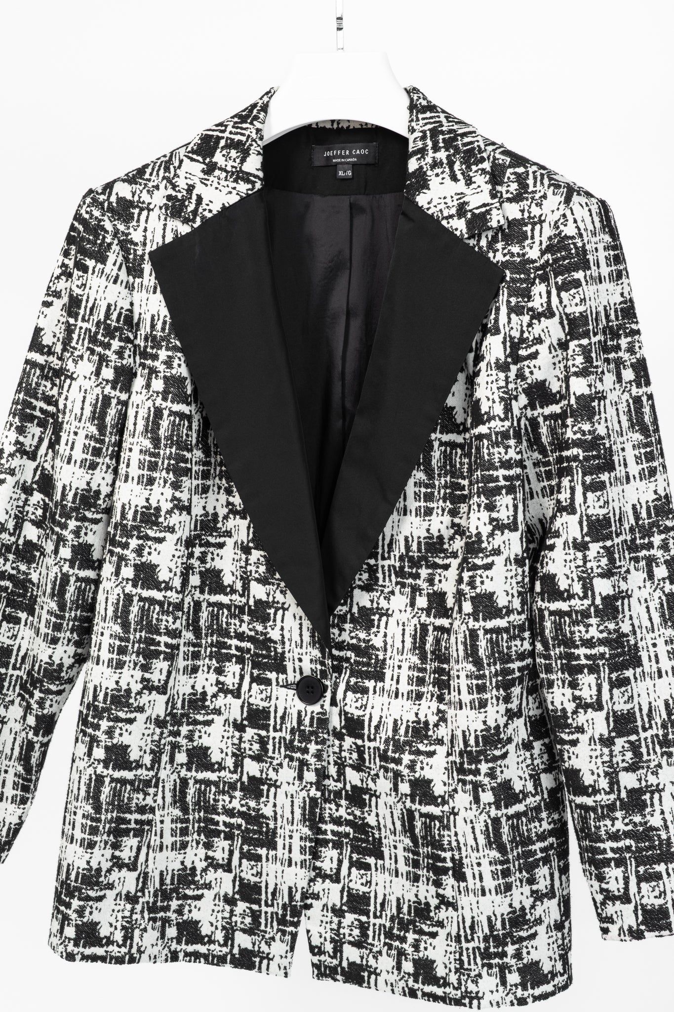 Joeffer Caoc White & Black Jacquard Contrast-Lapel Blazer