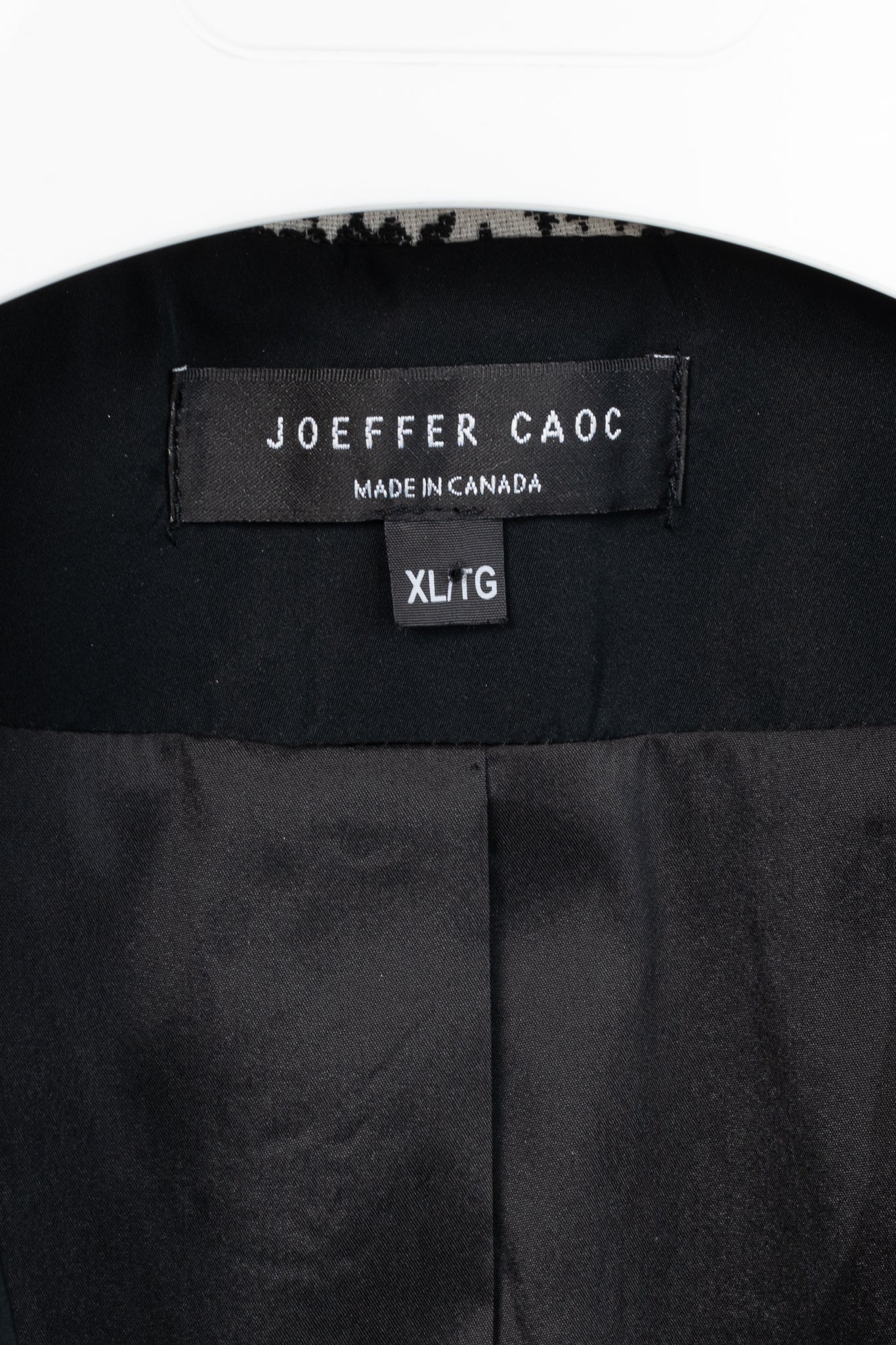Joeffer Caoc White & Black Jacquard Contrast-Lapel Blazer
