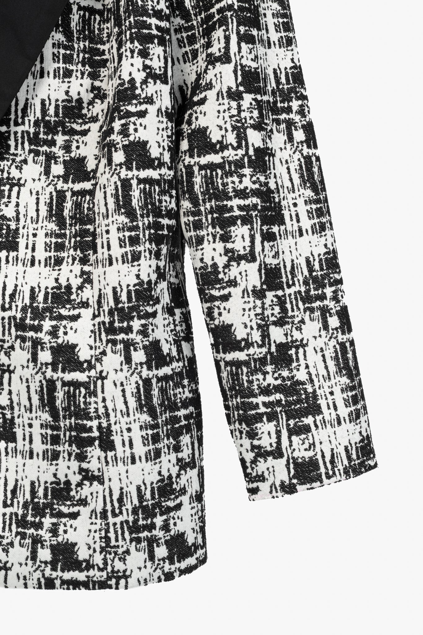 Joeffer Caoc White & Black Jacquard Contrast-Lapel Blazer