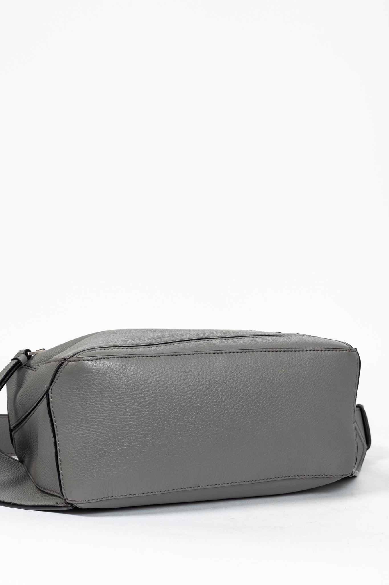 Loewe Puzzle Pearl Grey Classic Calfskin Bumbag