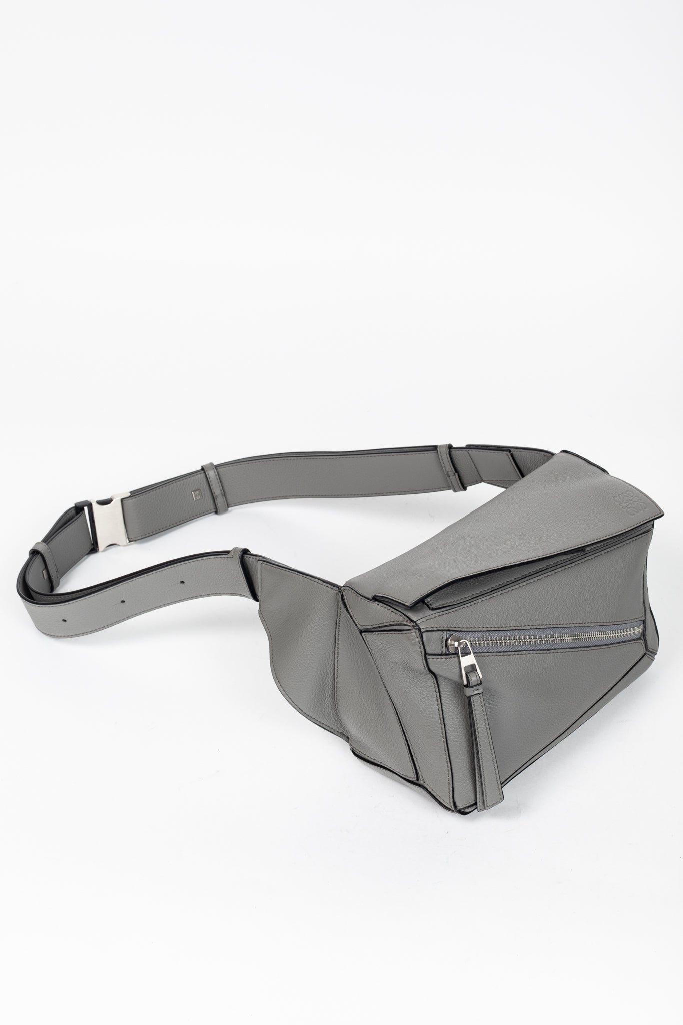Loewe Puzzle Pearl Grey Classic Calfskin Bumbag