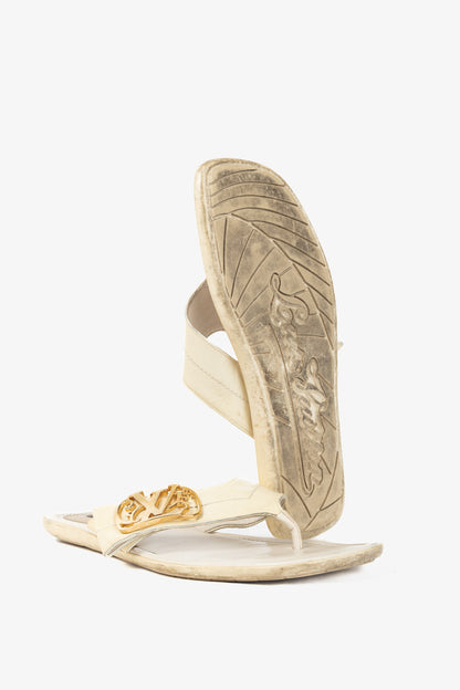 Louis Vuitton Zoé Blanc Patent-Leather LV Flat Thong Sandals