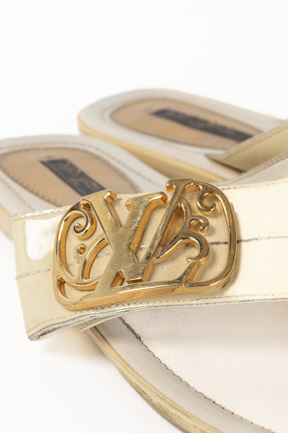 Louis Vuitton Zoé Blanc Patent-Leather LV Flat Thong Sandals