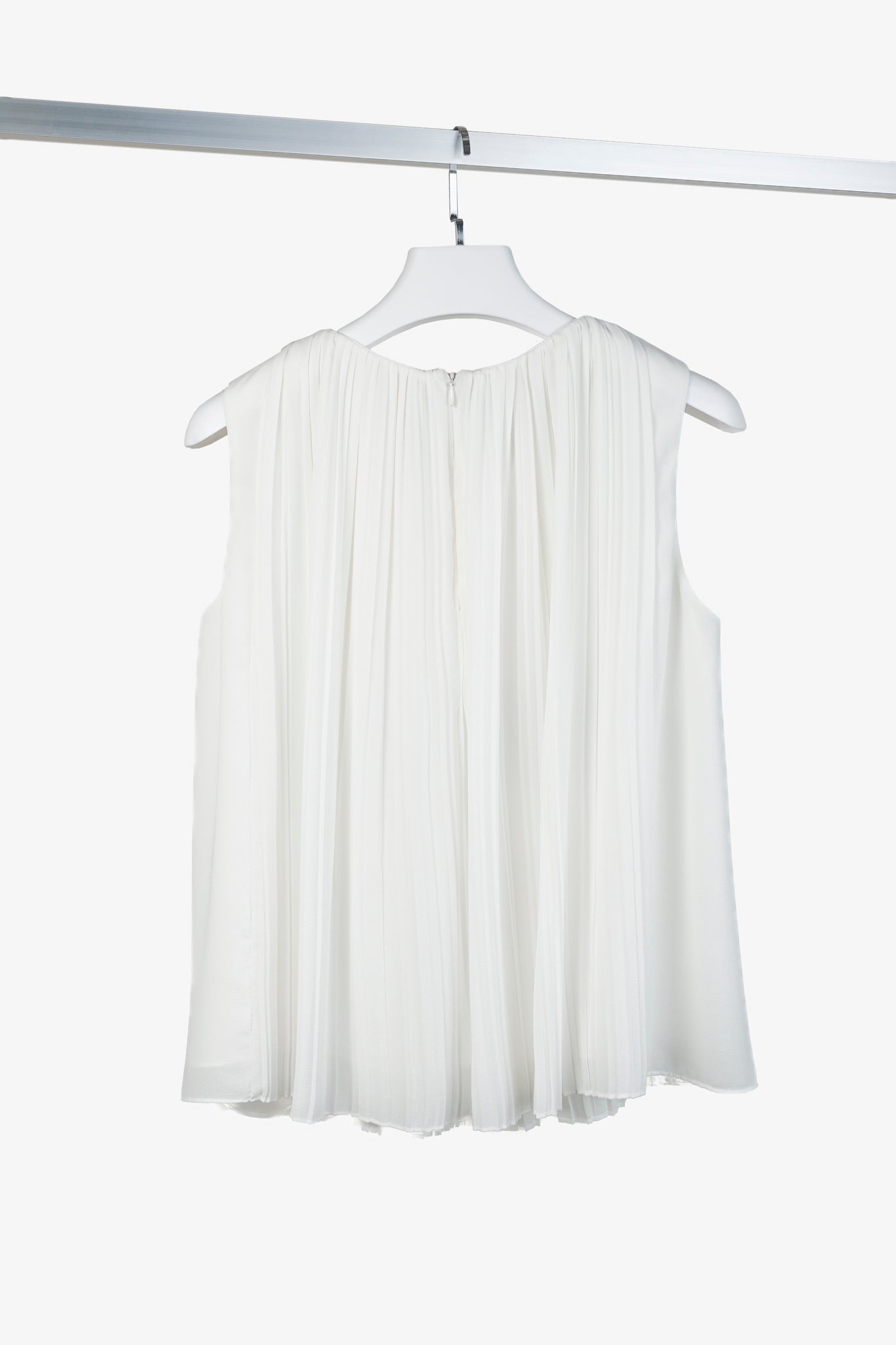 O’2nd White Pleated Blue-Striped Sleeveless Blouse