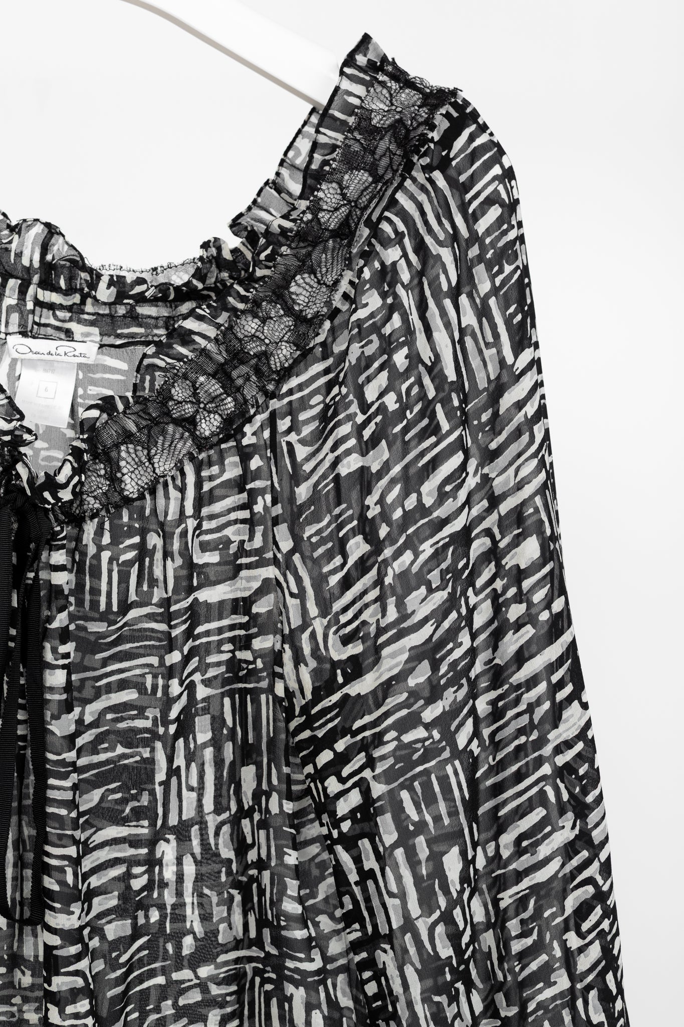 Oscar de la Renta AW/10 Black & White Abstract Silk Lace-Trim Tie-Neck Blouse