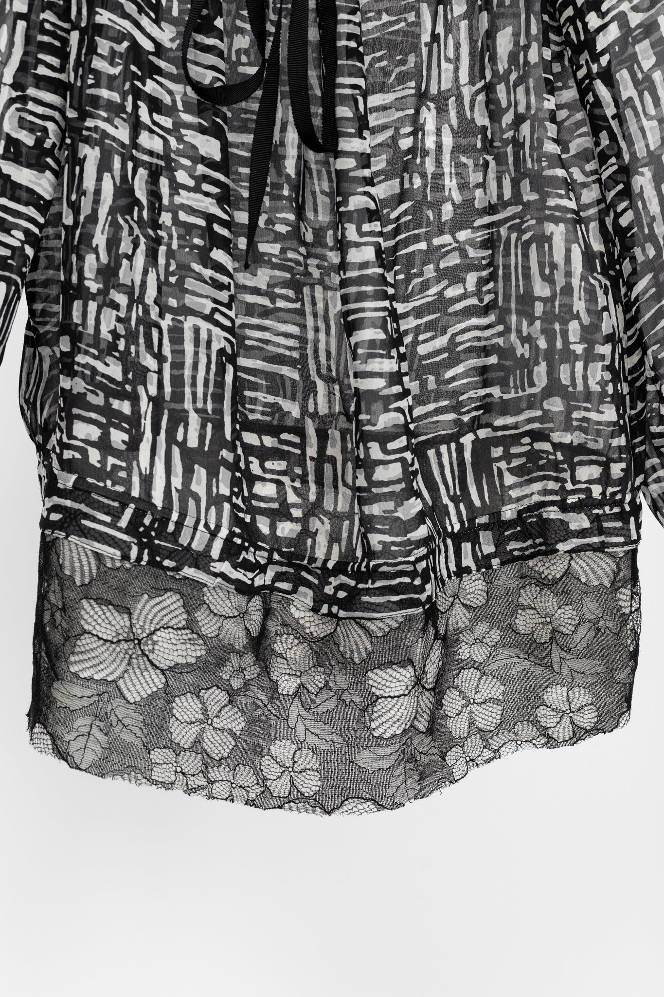 Oscar de la Renta AW/10 Black & White Abstract Silk Lace-Trim Tie-Neck Blouse