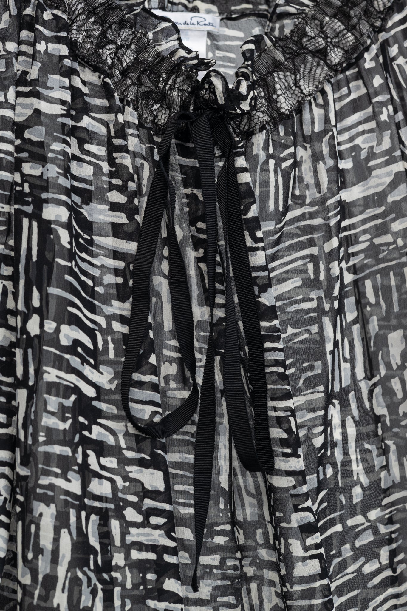 Oscar de la Renta AW/10 Black & White Abstract Silk Lace-Trim Tie-Neck Blouse