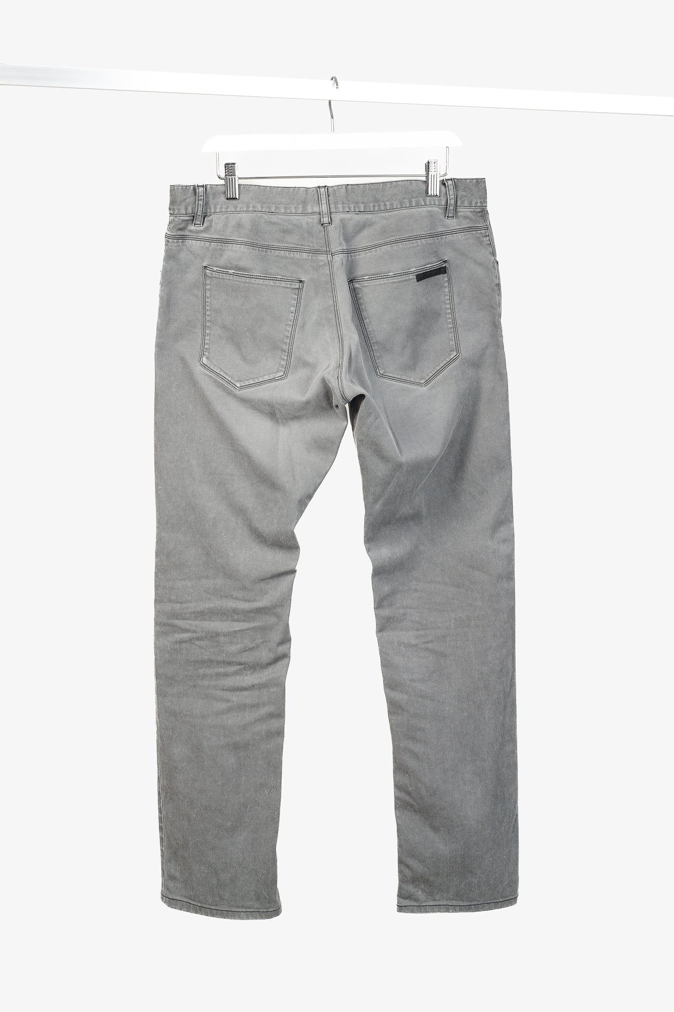 YNSFユキ　PRADA 11ss TAPERD FIT Prada Medium-Grey-Wash Tapered-Fit Jeans – Blogger Armoire