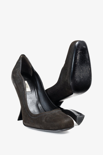 Prada AW/04 Sculptured Curves Black Leather Pumps