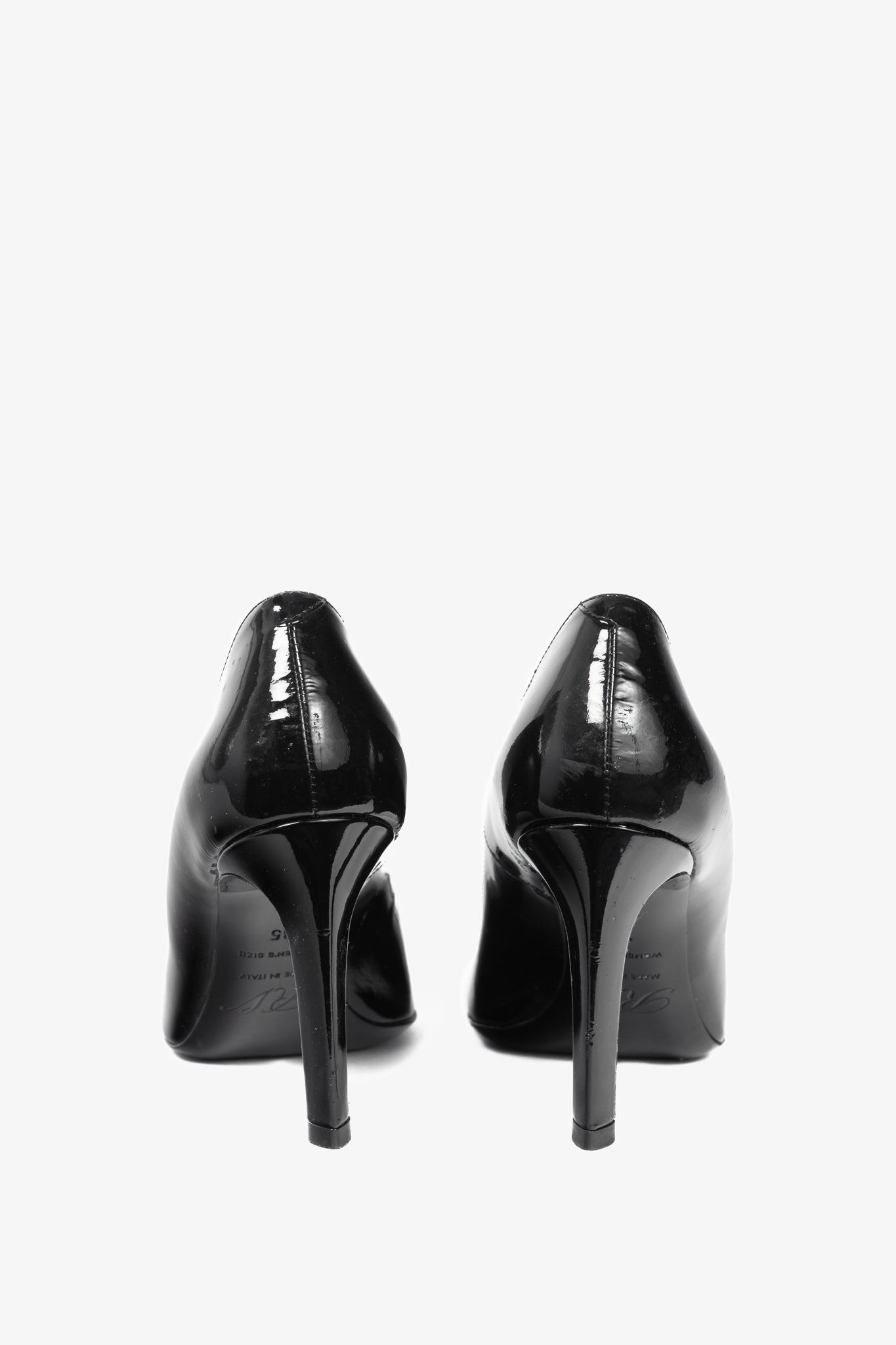 Roger Vivier Décolleté Ecusson Black Patent-Leather Buckle Heels