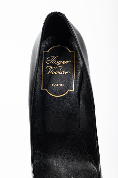 Roger Vivier Décolleté Ecusson Black Patent-Leather Buckle Heels