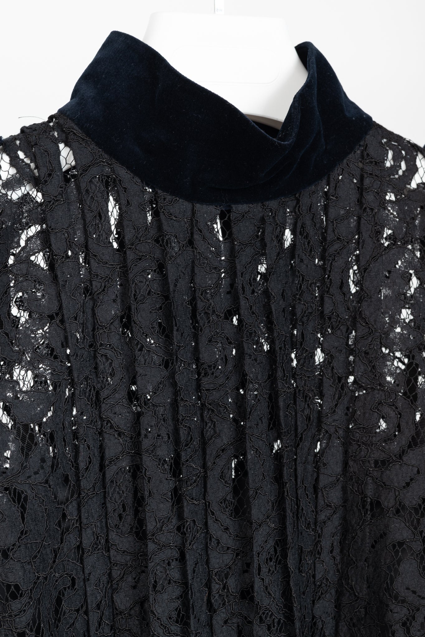 Sacai PF/16 Black & Blue Lace Velvet-Trim Blouse