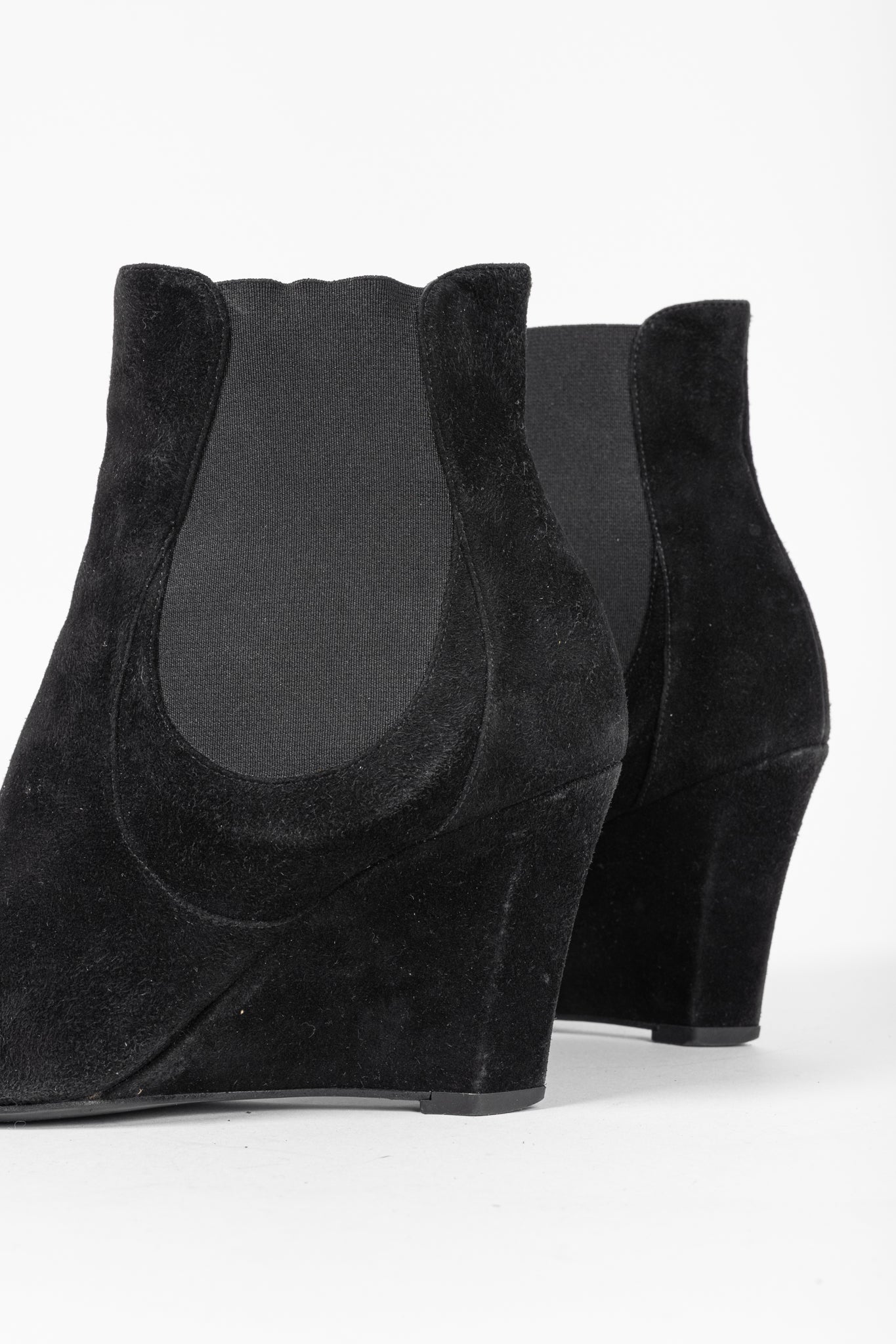 Yves Saint Laurent Nero Suede Chelsea Wedge Booties