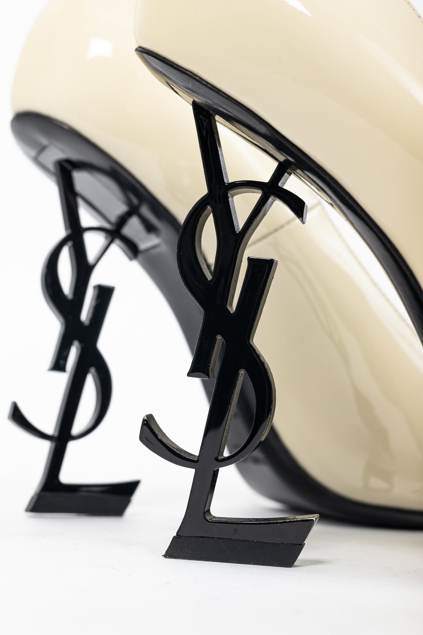 Saint Laurent Opyum Cream Patent YSL Cassandre Pointed-Toe Pumps