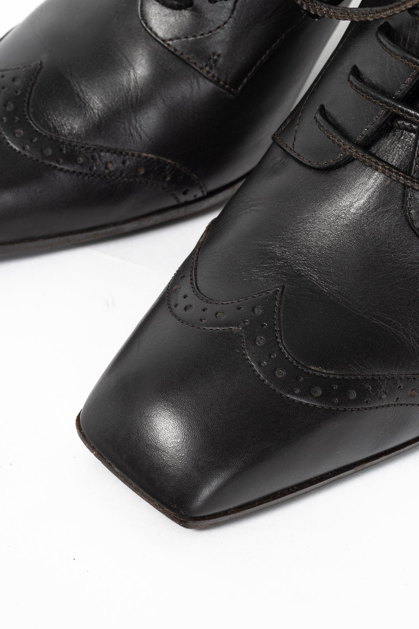 Salvatore Ferragamo Fusadia Fondente Calf Wingtip Derby Heels