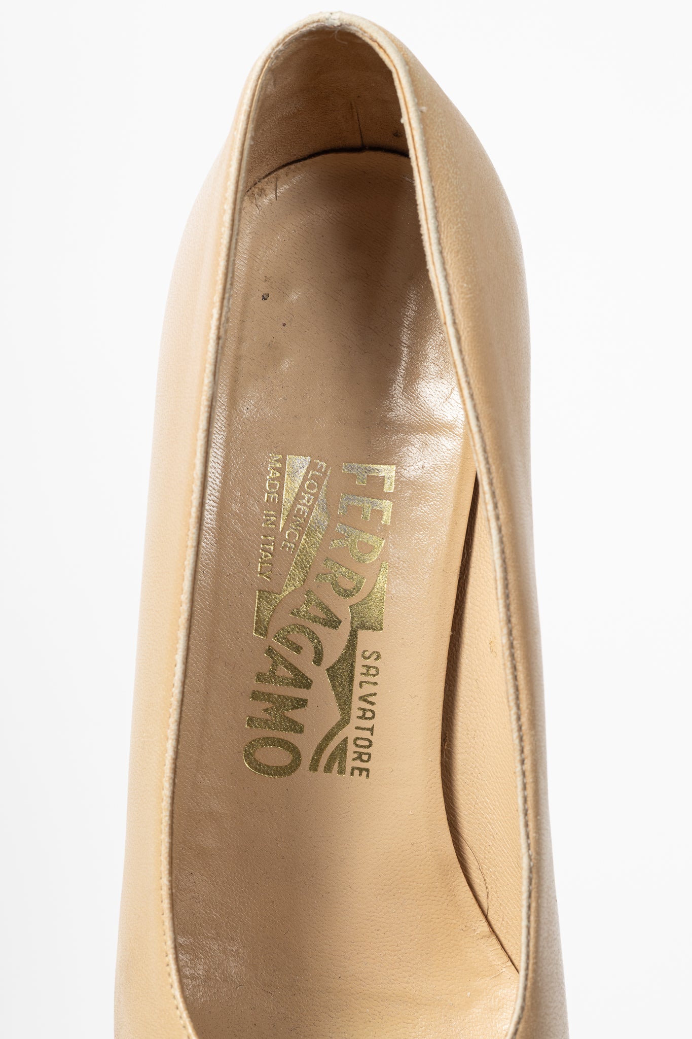 Salvatore Ferragamo Beige Leather Bow Cap-Toe Pumps