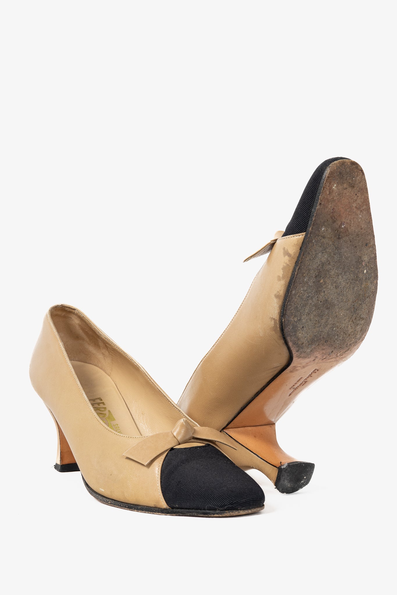 Salvatore Ferragamo Beige Leather Bow Cap-Toe Pumps