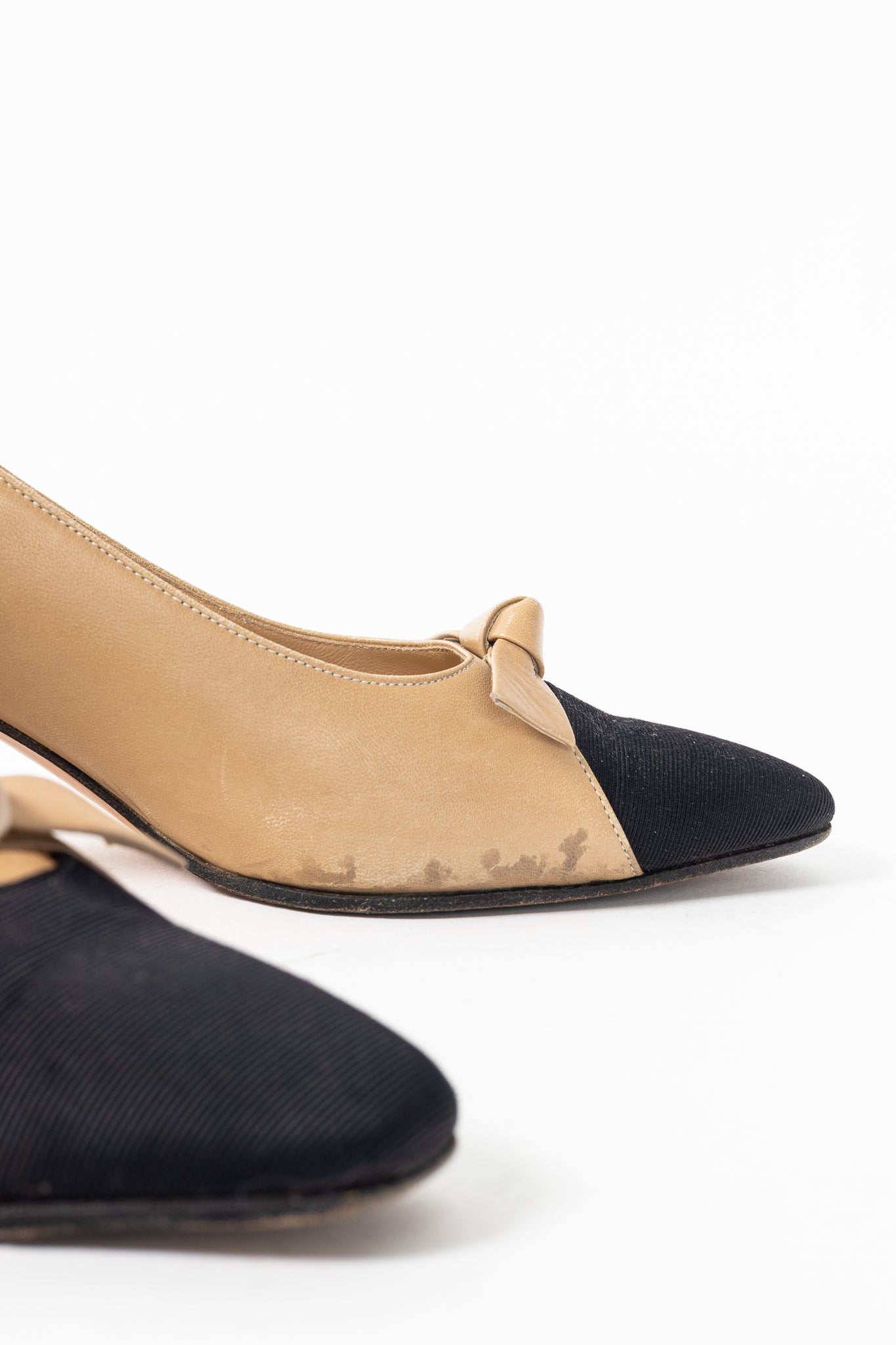 Salvatore Ferragamo Beige Leather Bow Cap-Toe Pumps