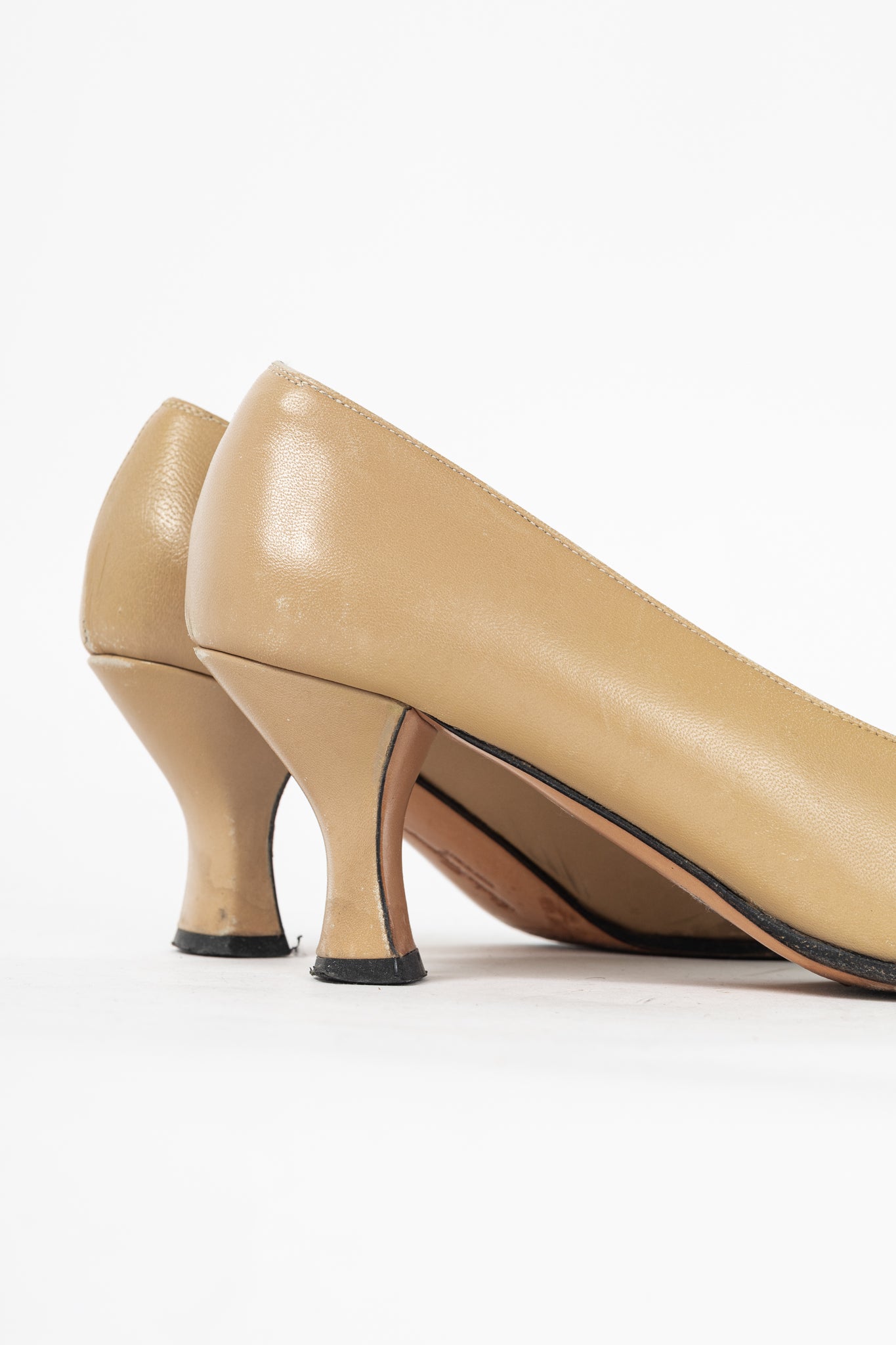 Salvatore Ferragamo Beige Leather Bow Cap-Toe Pumps
