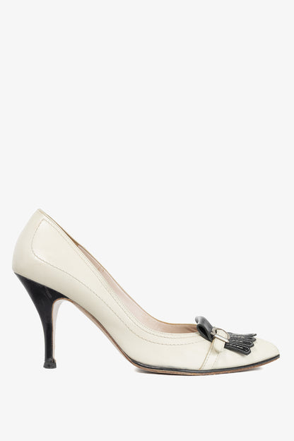 Salvatore Ferragamo Gannett 85 Porcellana & Nero Kid Leather Fringe Pumps