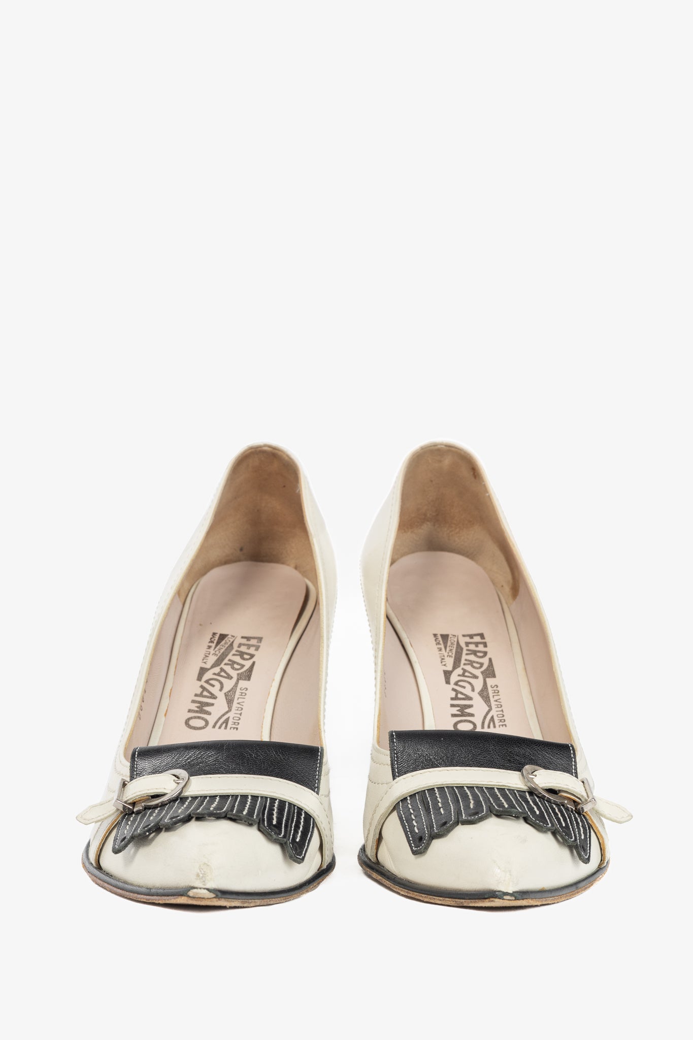 Salvatore Ferragamo Gannett 85 Porcellana & Nero Kid Leather Fringe Pumps