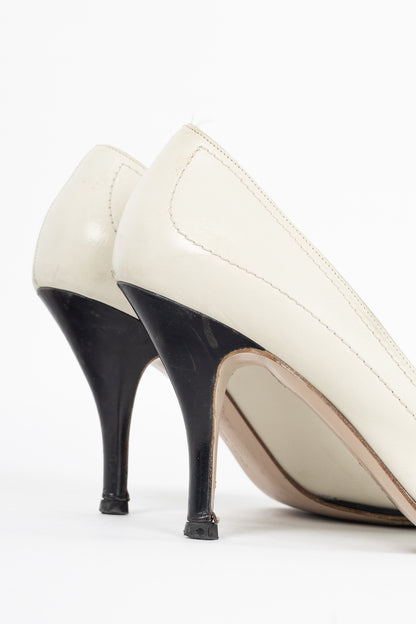 Salvatore Ferragamo Gannett 85 Porcellana & Nero Kid Leather Fringe Pumps
