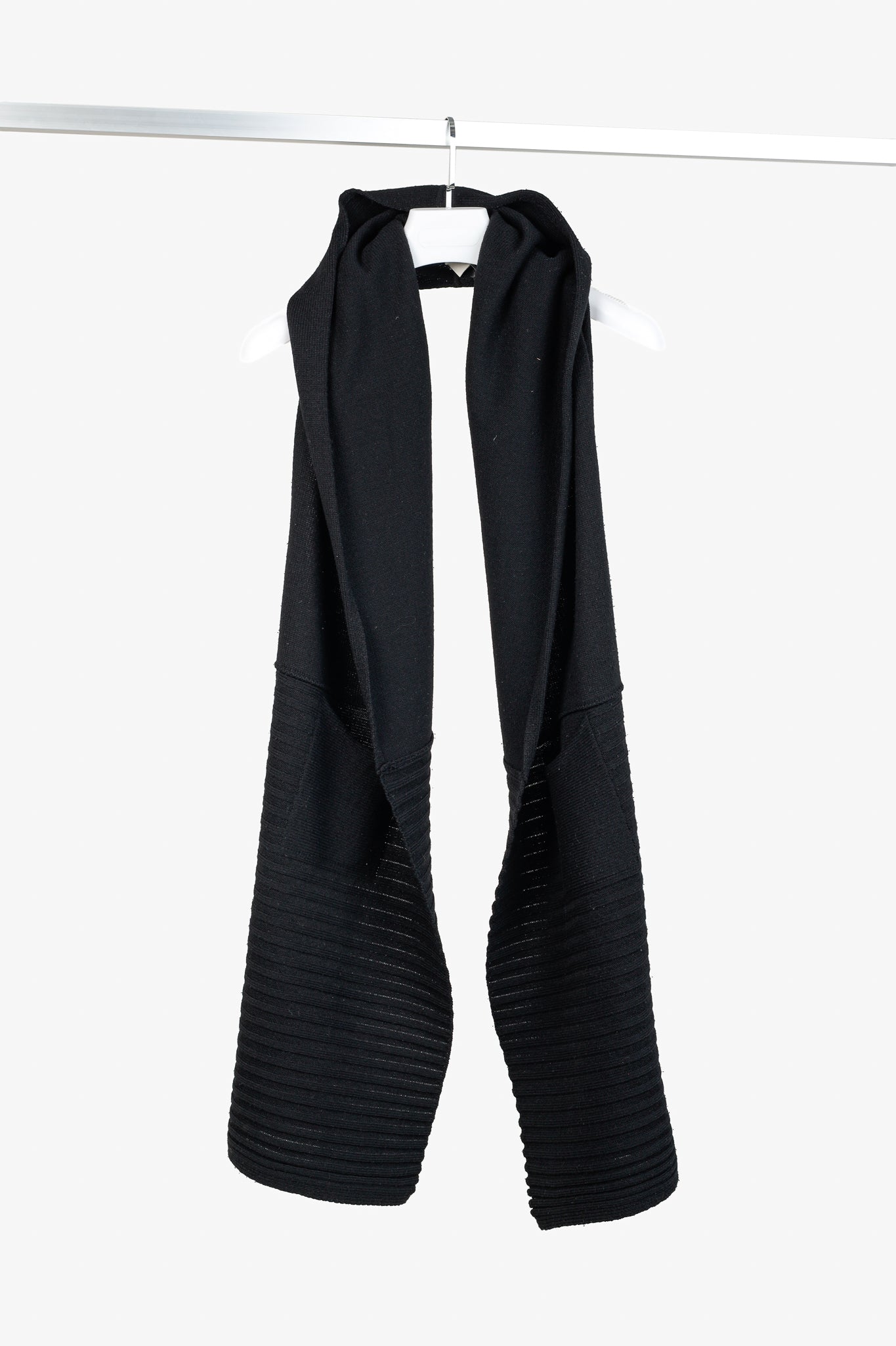 Sarah Pacini Black Wool-Blend Ribbed-Knit Pocket Scarf