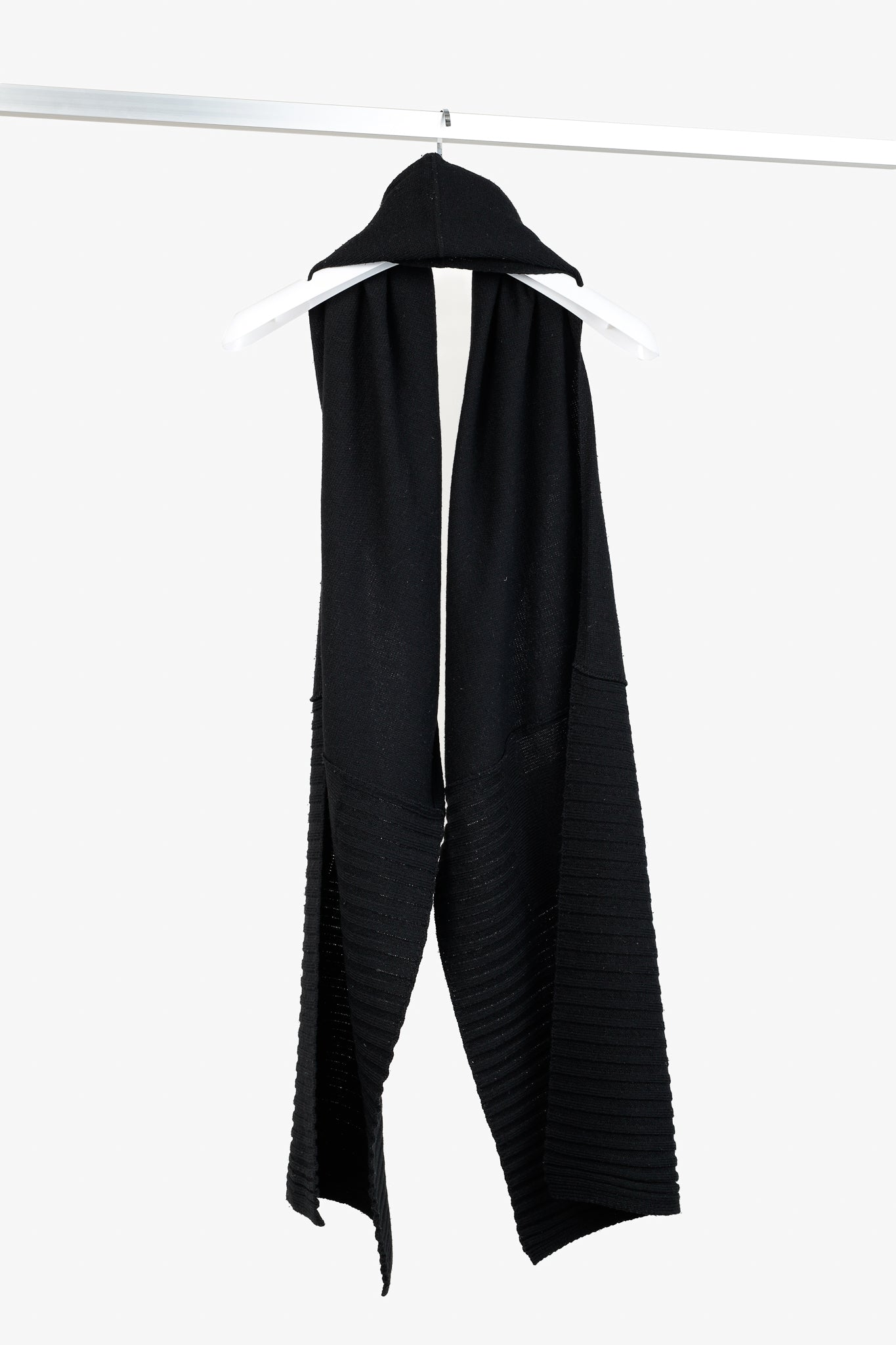 Sarah Pacini Black Wool-Blend Ribbed-Knit Pocket Scarf