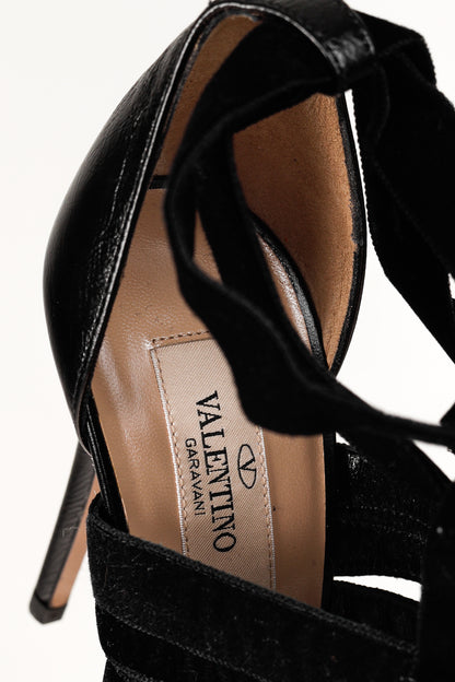 Valentino Garavani Velvet Straps Chain Ankle Strap Black Leather Pumps